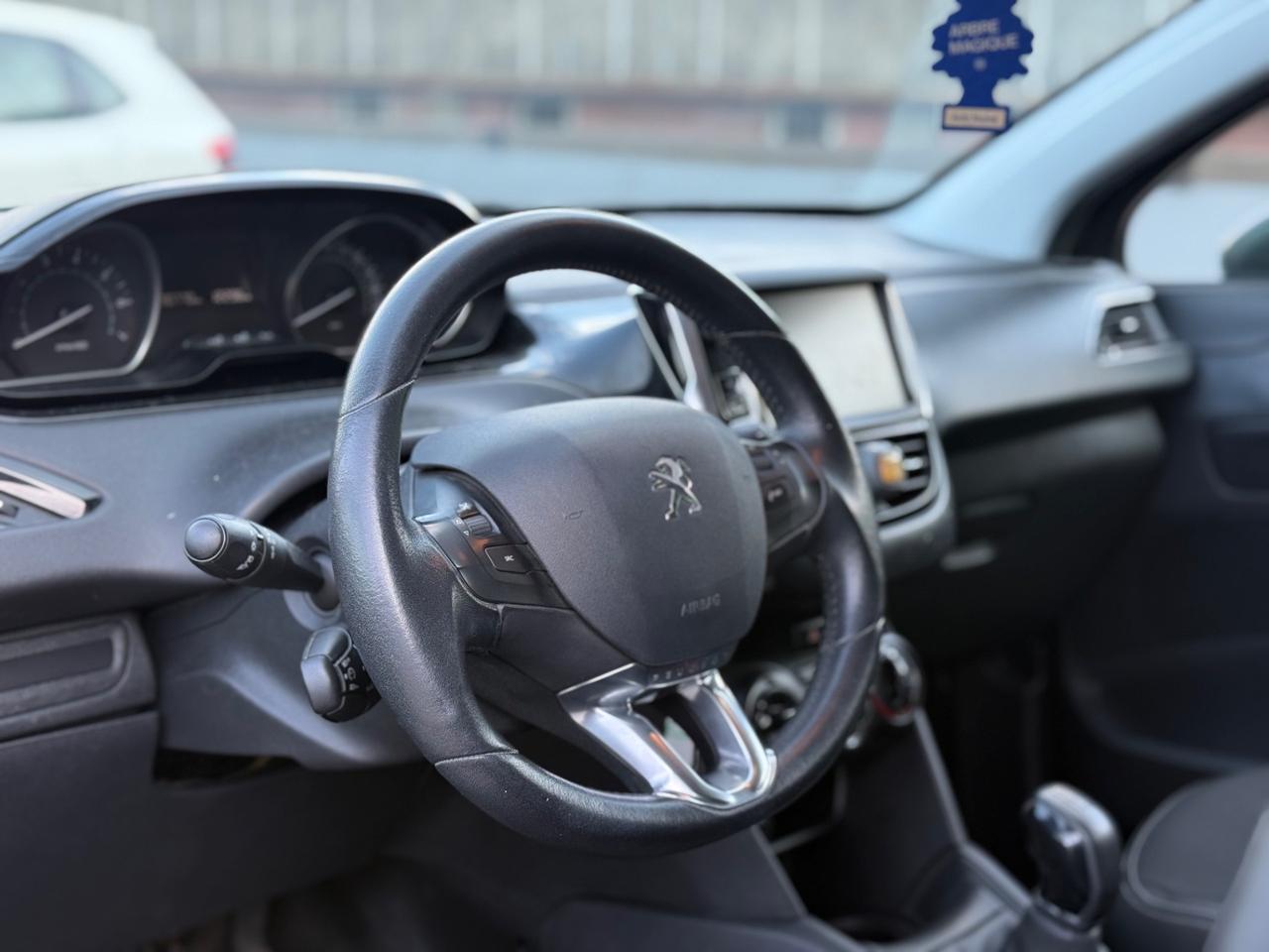 Peugeot 208 PureTech 82 3 porte Allure