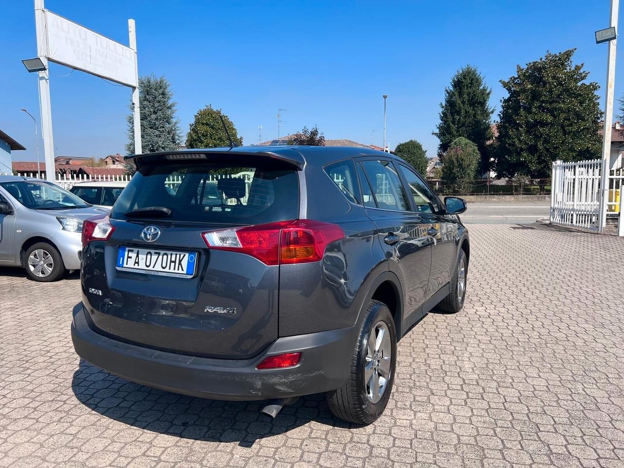 Toyota RAV 4 RAV4 2.0 D-4D 2WD Style White Ed.