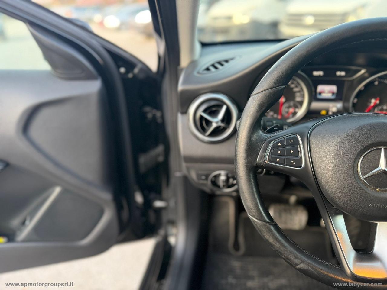 MERCEDES-BENZ GLA 200 d Automatic Sport