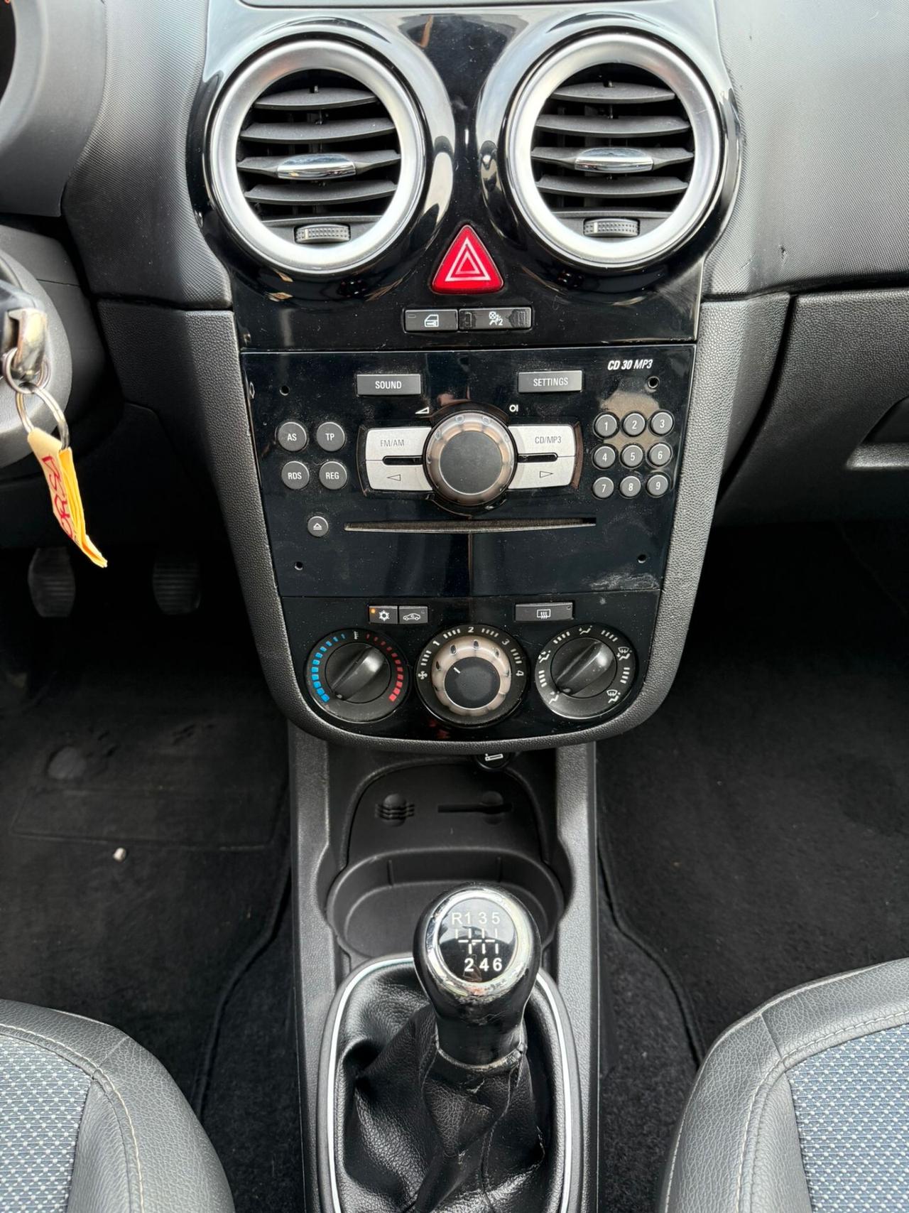 Opel Corsa GPL - GARANZIA - NEOPATENTATI