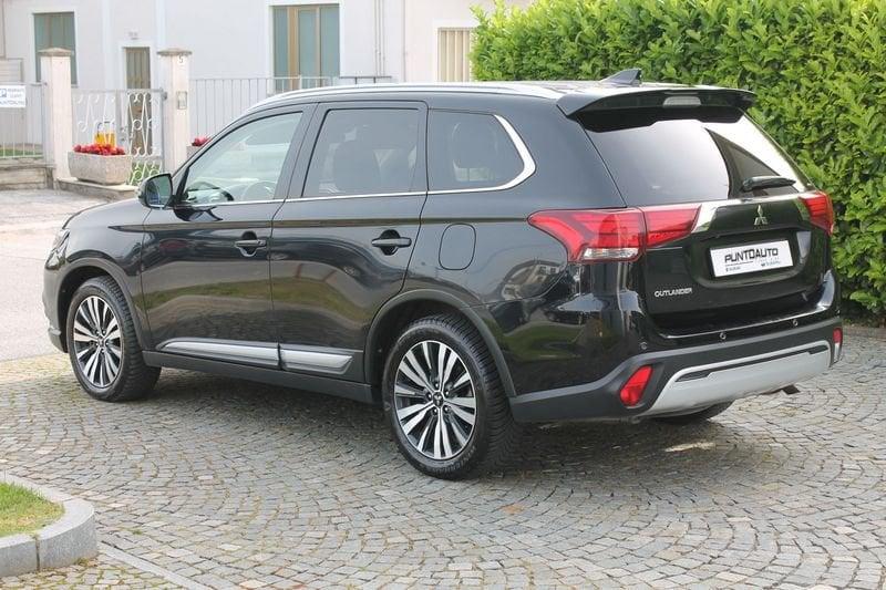 Mitsubishi Outlander 2.0 4WD GPL Bi-fuel CVT Insport SDA 7 posti