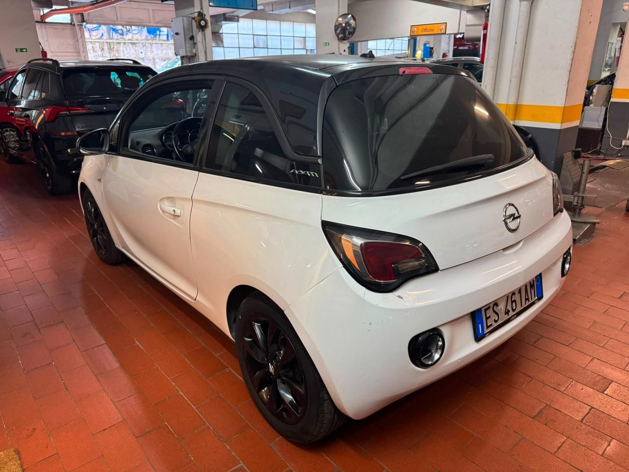 Opel Adam 1.2 70 CV White-Black