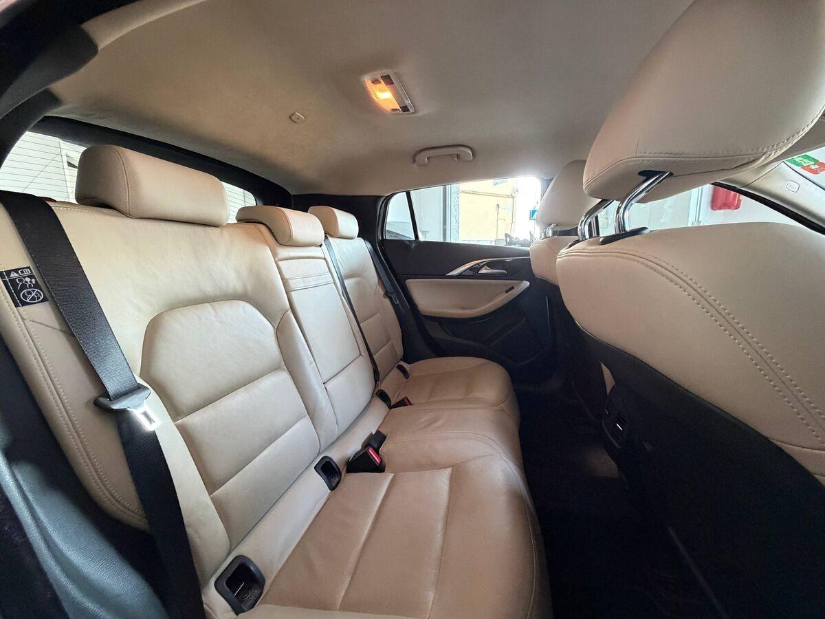 Infiniti Q30 2.2d Premium Tech Gallery White awd 170cv dct