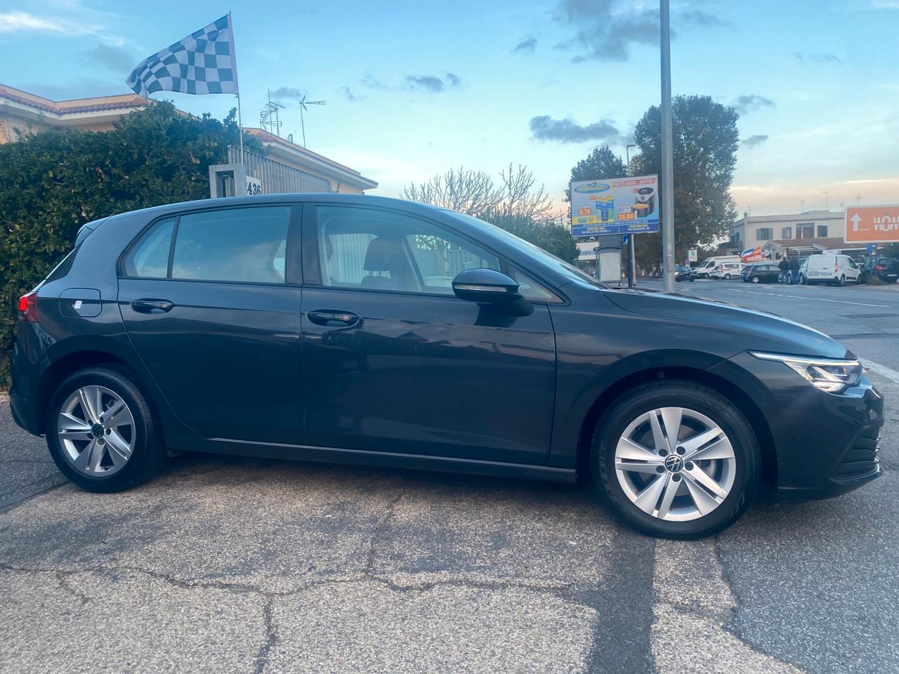 Volkswagen GOLF 8 1.0 eTSi 110Cv DsG LIFE