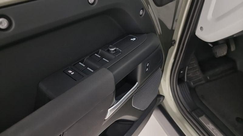 Land Rover Defender 110 3.0D I6 250 CV AWD Auto X-Dynamic S