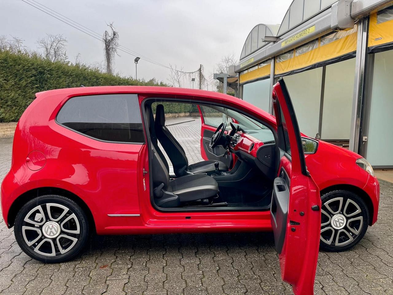 Volkswagen up! 1.0 75 CV 5p. high up!