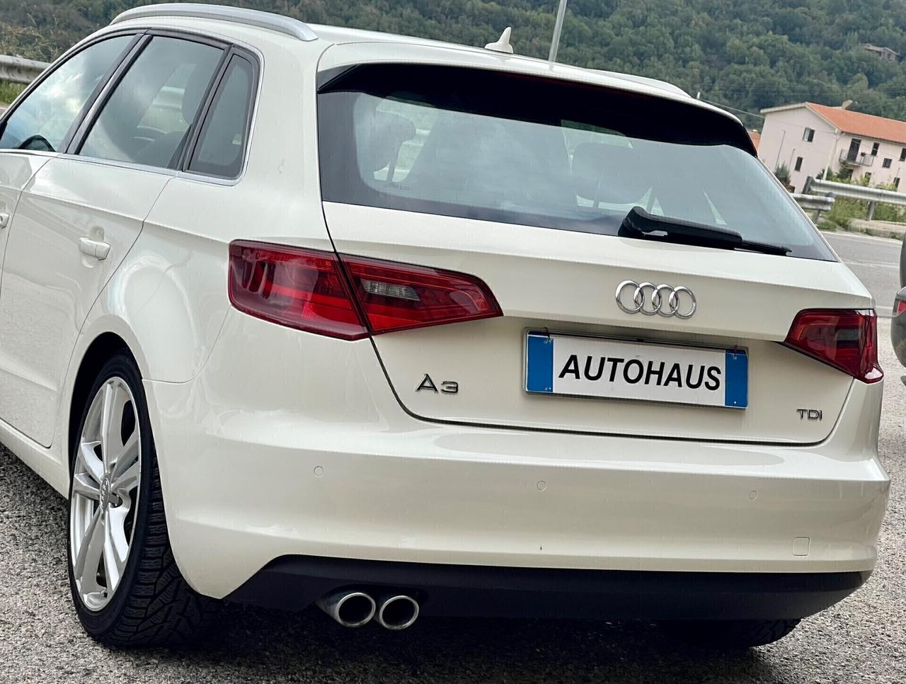 Audi A3 Sportback 2.0 TDI 150cv S-Line - R18 - LED