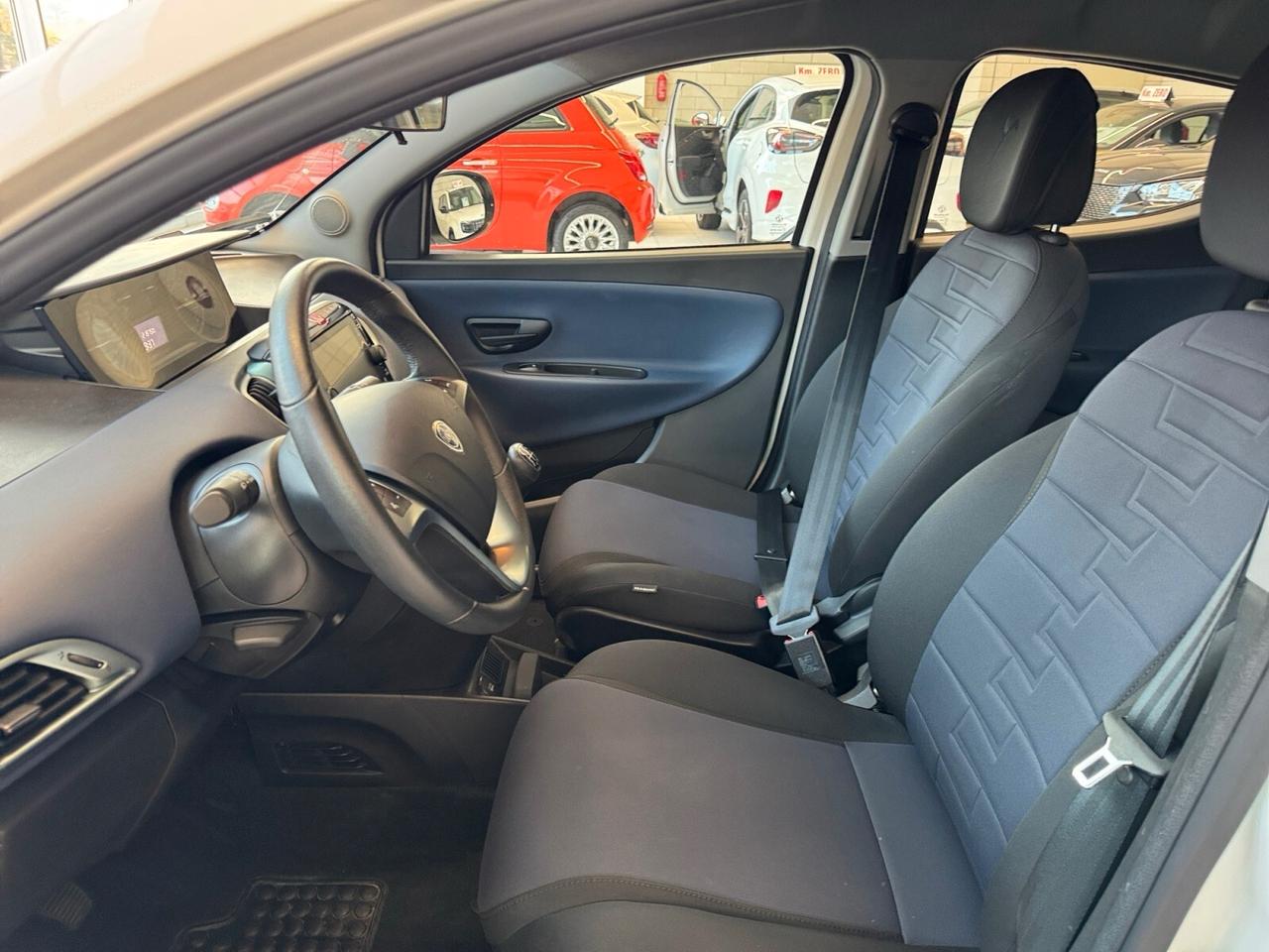 Lancia Ypsilon 1.0 FireFly 5 porte S&S Hybrid Platino