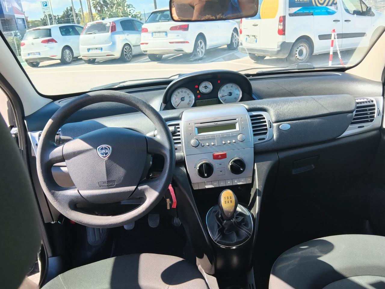 Lancia Ypsilon 1.3 MJT 75 CV Unyca