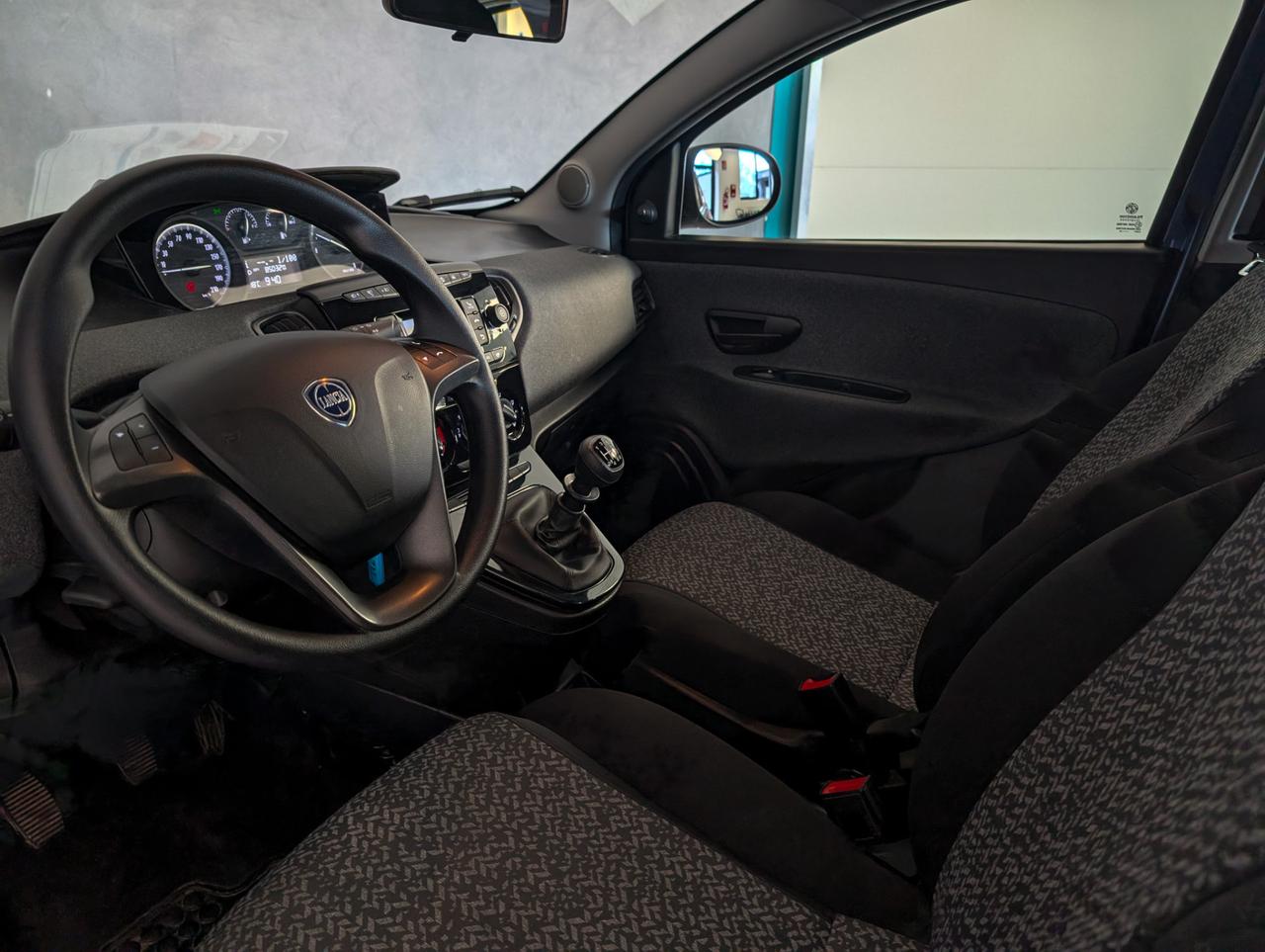 Lancia Ypsilon 1.0 Hybrid 70cv Silver