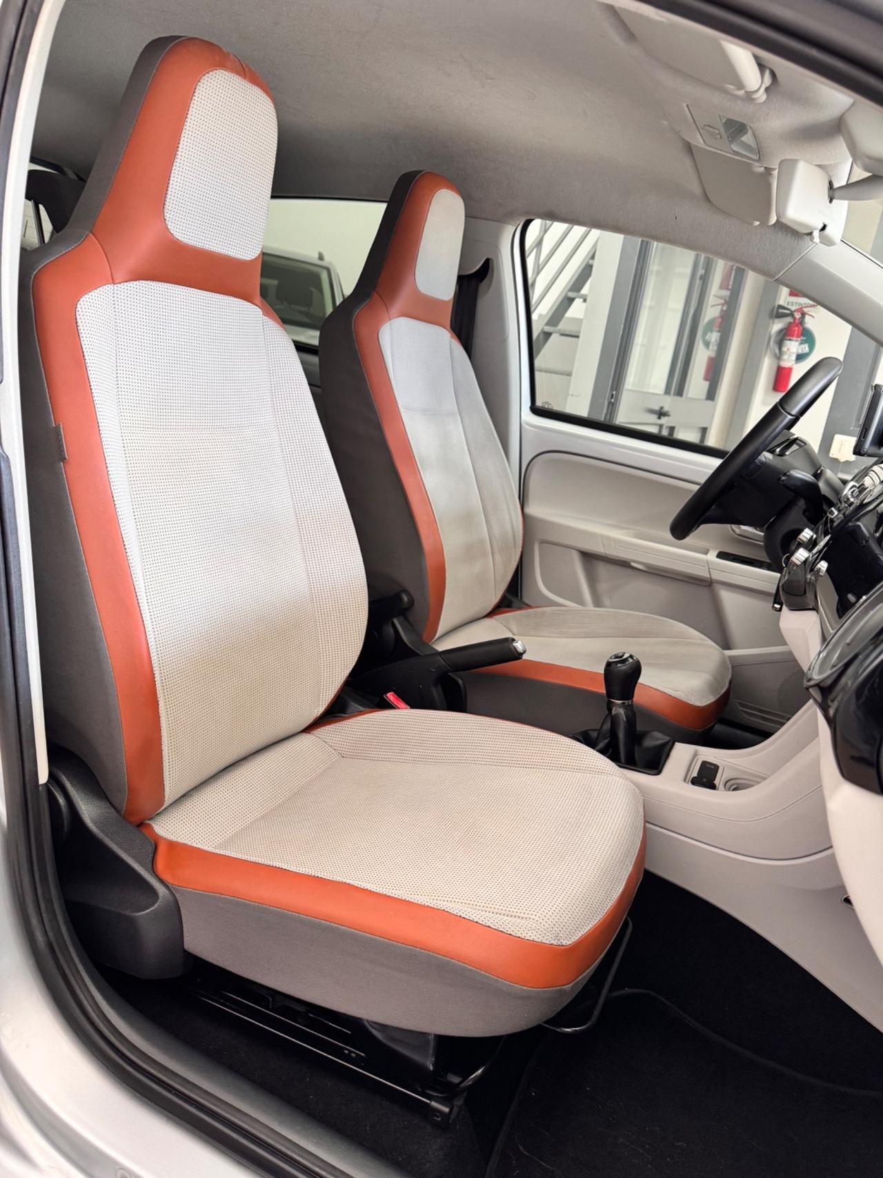 Volkswagen Up 1.0 75 Cv 5P. 100.000 KM - 10/2012