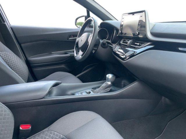 TOYOTA C-HR 1.8 Hybrid E-CVT Business