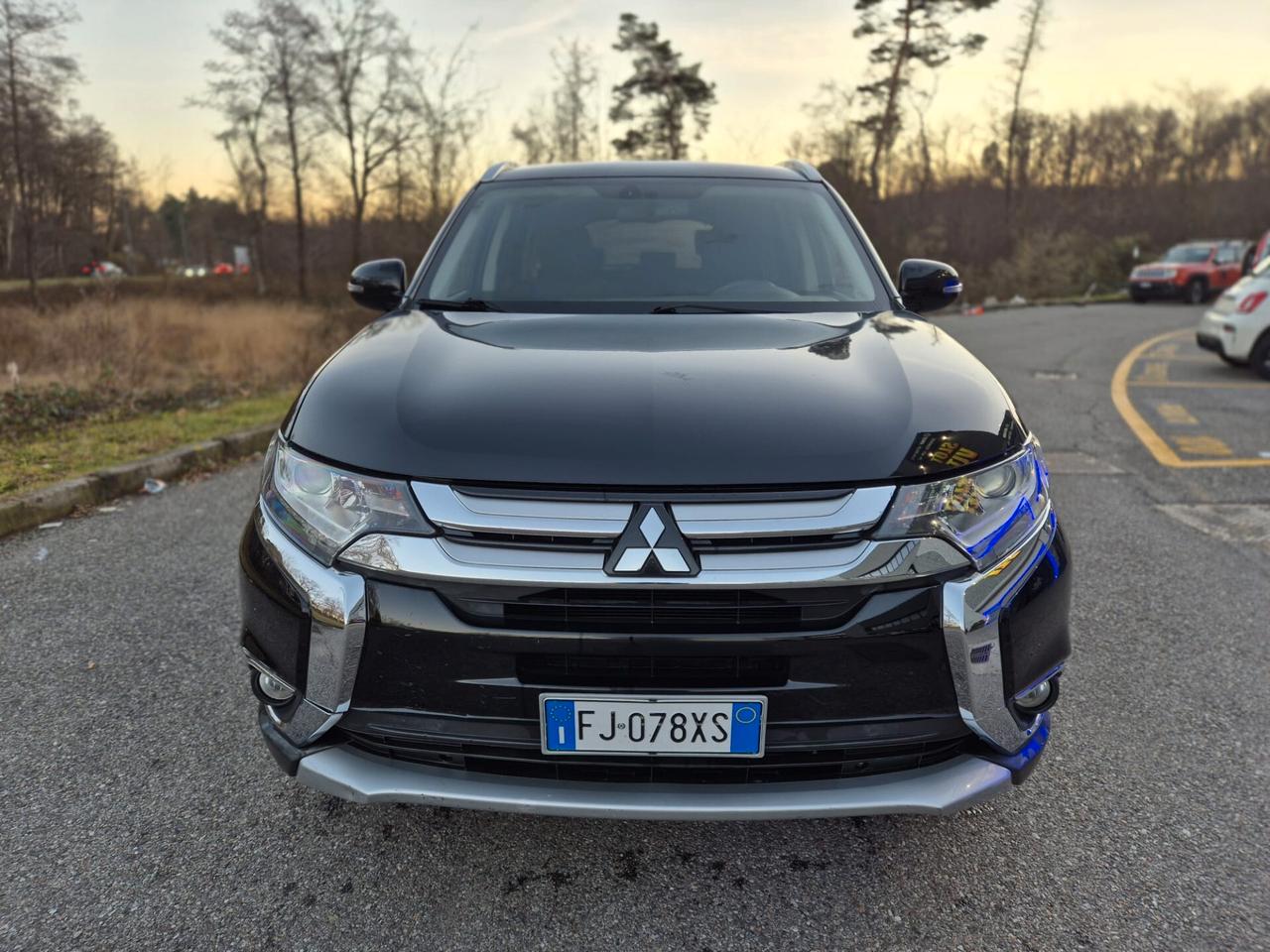 Mitsubishi Outlander 2.2 DI-D 2WD *7 POSTI*
