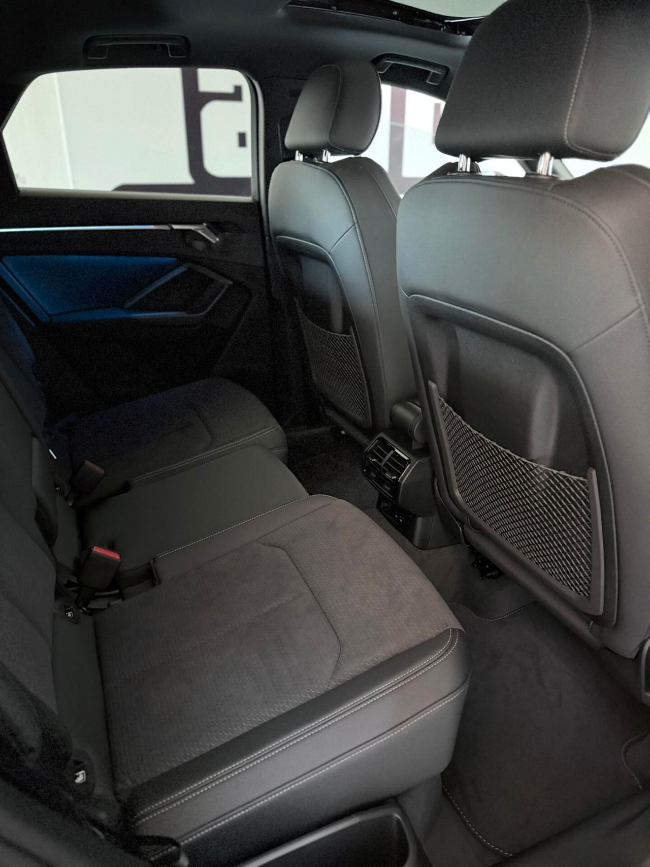 Audi Q3 35 TDI S tronic Identity Black