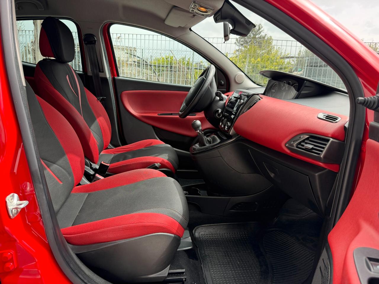 LANCIA YPSILON ANNO 2013 1.3 MJT 95 CV