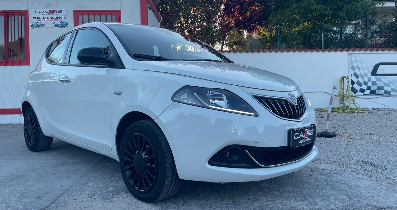 Lancia Ypsilon Gold Hybrid 1.0 FireFly 70cv