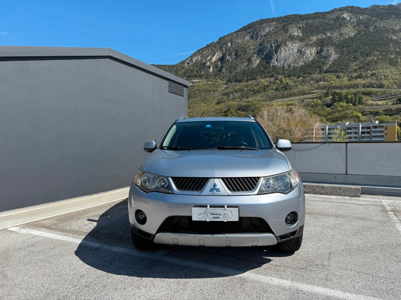 Mitsubishi Outlander 4x4 7posti