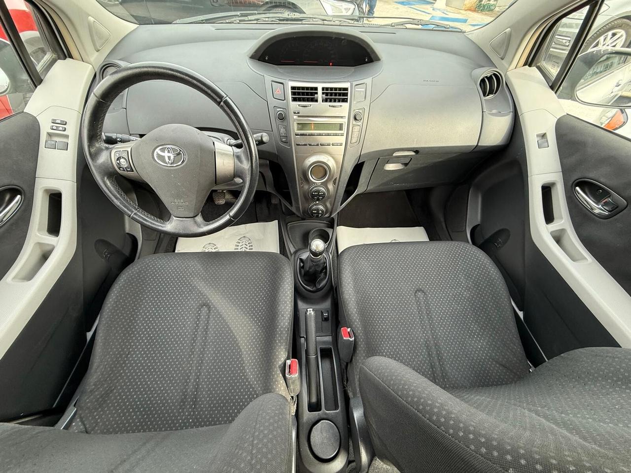 Toyota Yaris 1.0 5 porte Sol