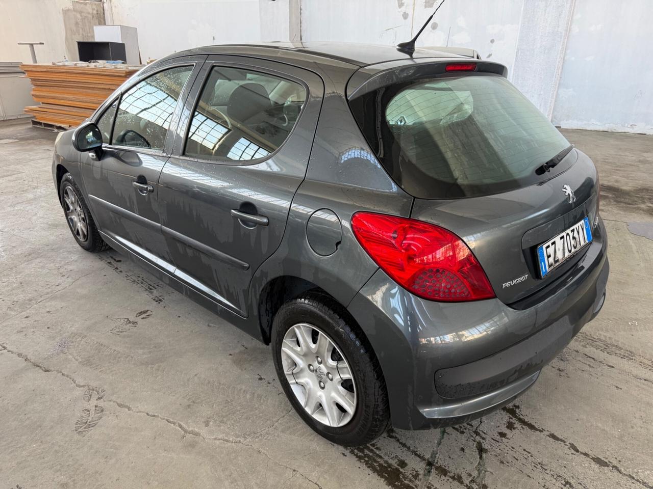 Peugeot 207 1.4 8V 75CV 5p. X Line