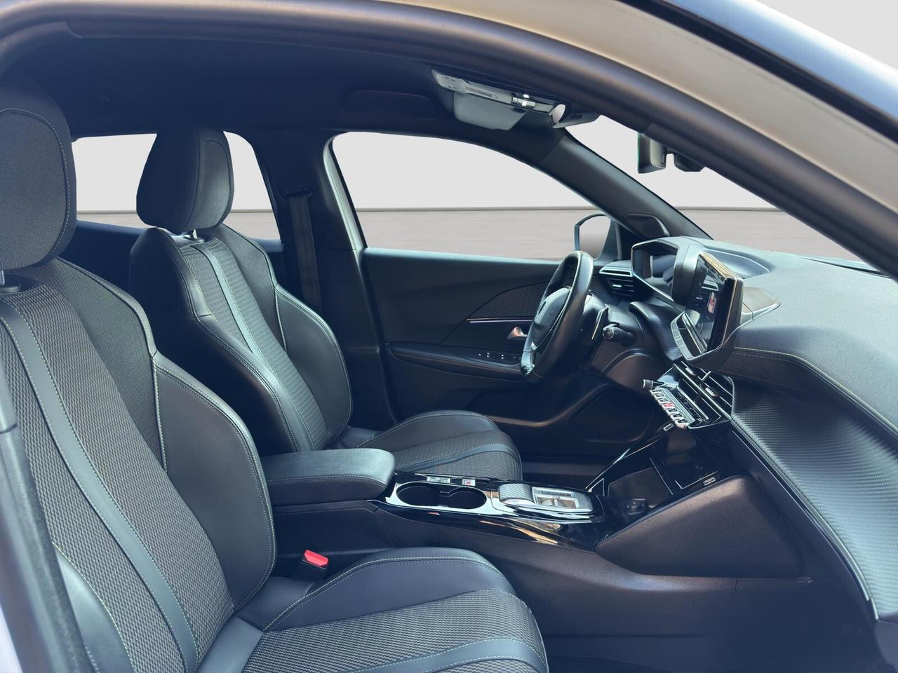 Peugeot 2008 1.2 130cv puretech GT automatica 2024