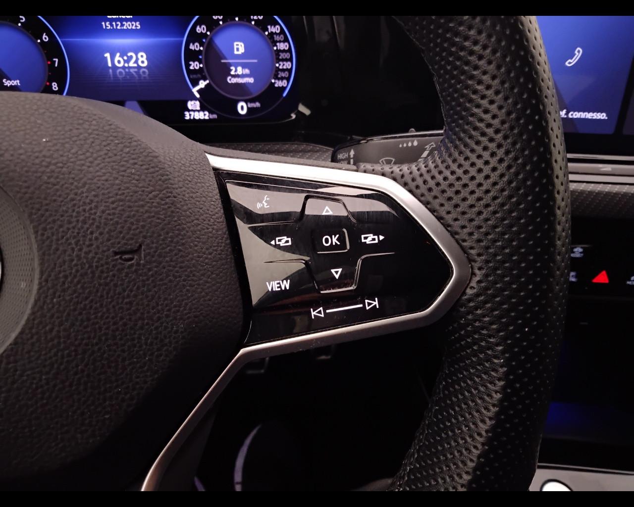 VOLKSWAGEN Golf VIII 2020 - Golf 1.5 tsi evo R-Line 130cv