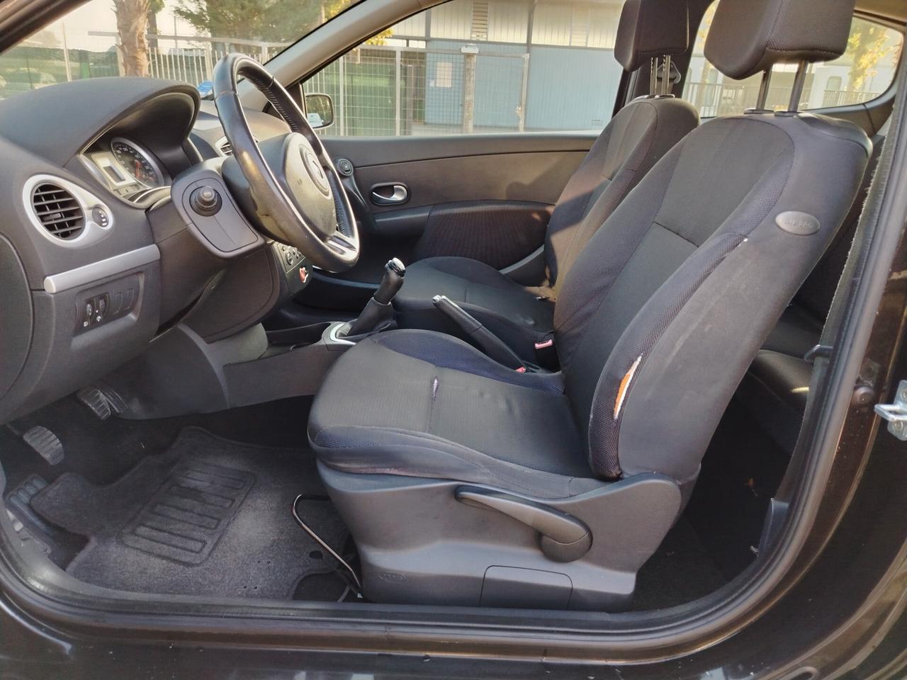 Renault Clio 1.2 16V 3 porte Luxe
