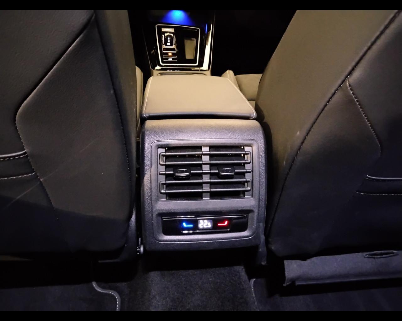 VOLKSWAGEN Golf VIII 2024 - Golf 2.0 tdi Style 150cv dsg