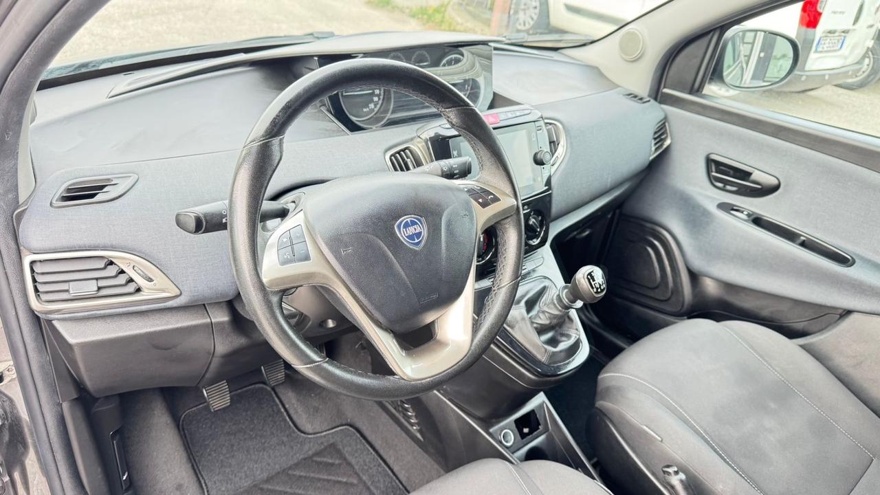 Lancia Ypsilon 1.0 FireFly 5 porte S&S Hybrid Ecochic Gold