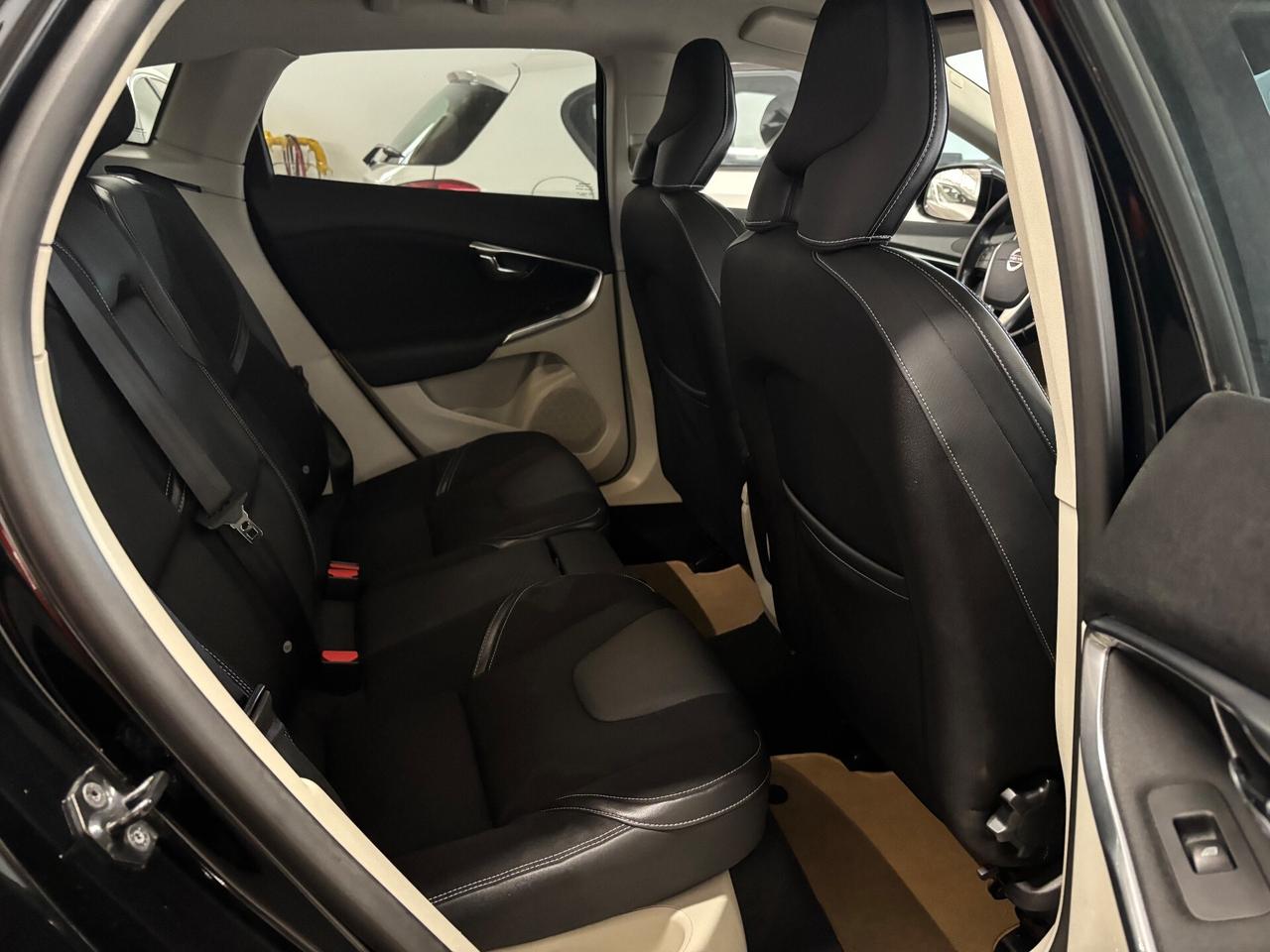 Volvo V40 D2 1.6 |INTERNI B-COLOR|TETTO|