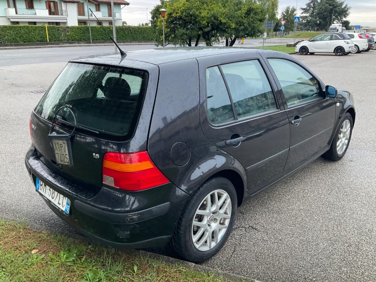 Volkswagen Golf 1.6 cat 5 porte