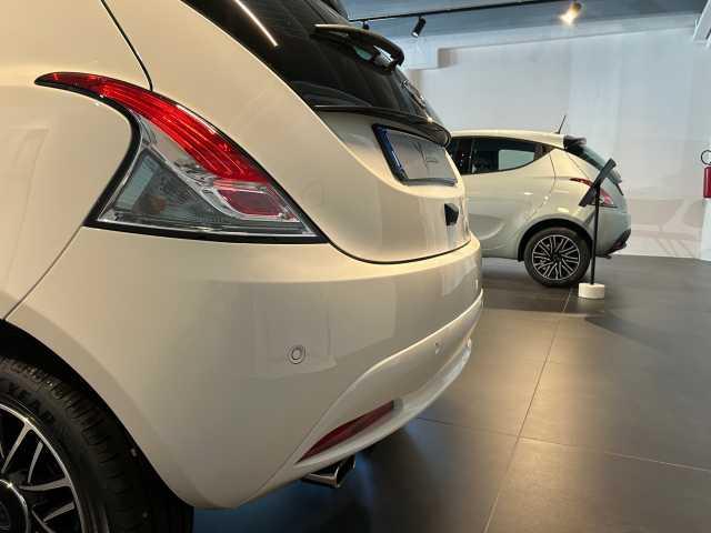 Lancia Ypsilon 1.0 FireFly 5 porte S&S Hybrid Platino KM ZERO