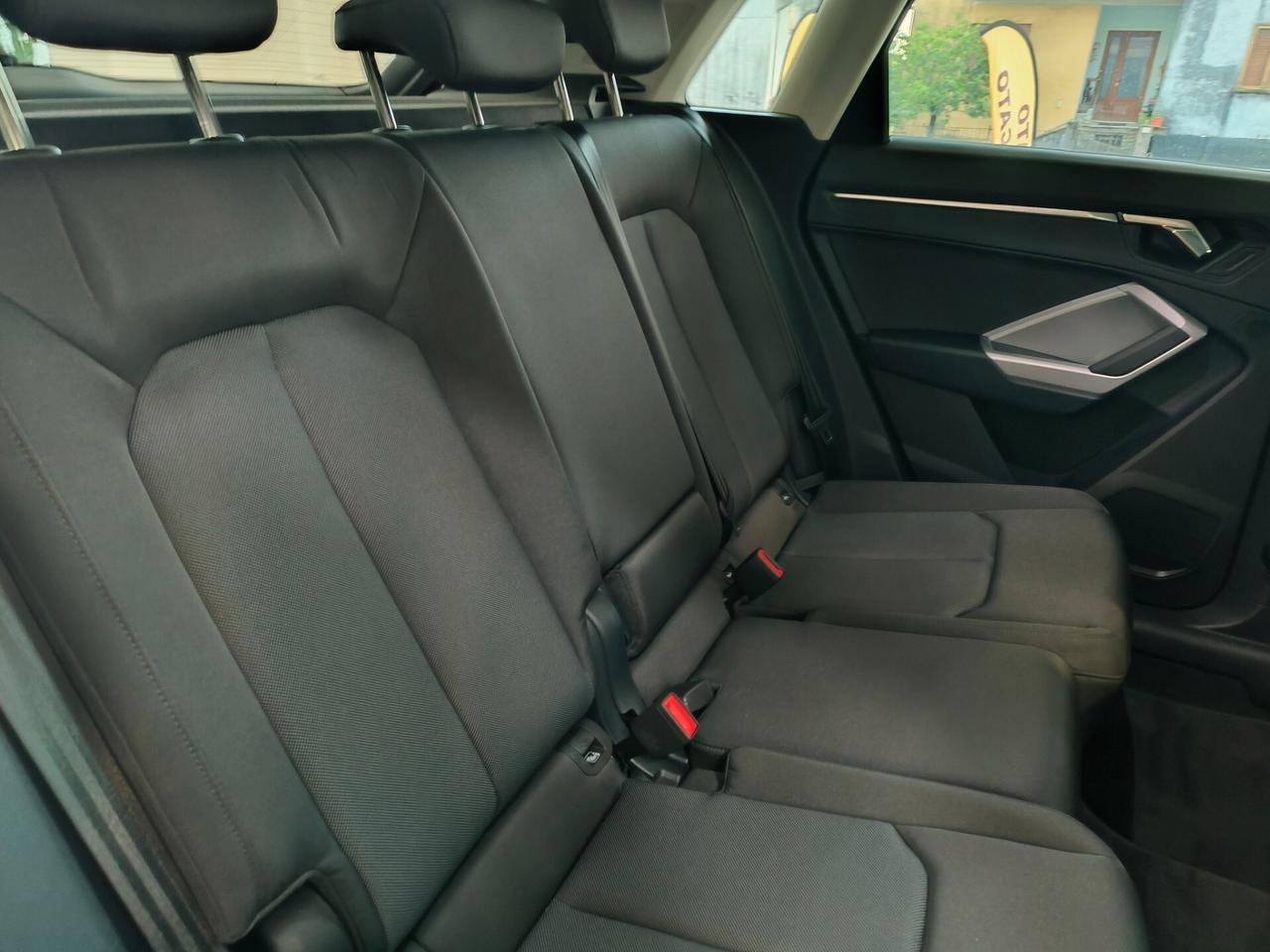 Audi Q3 35 TDI S tronic Business