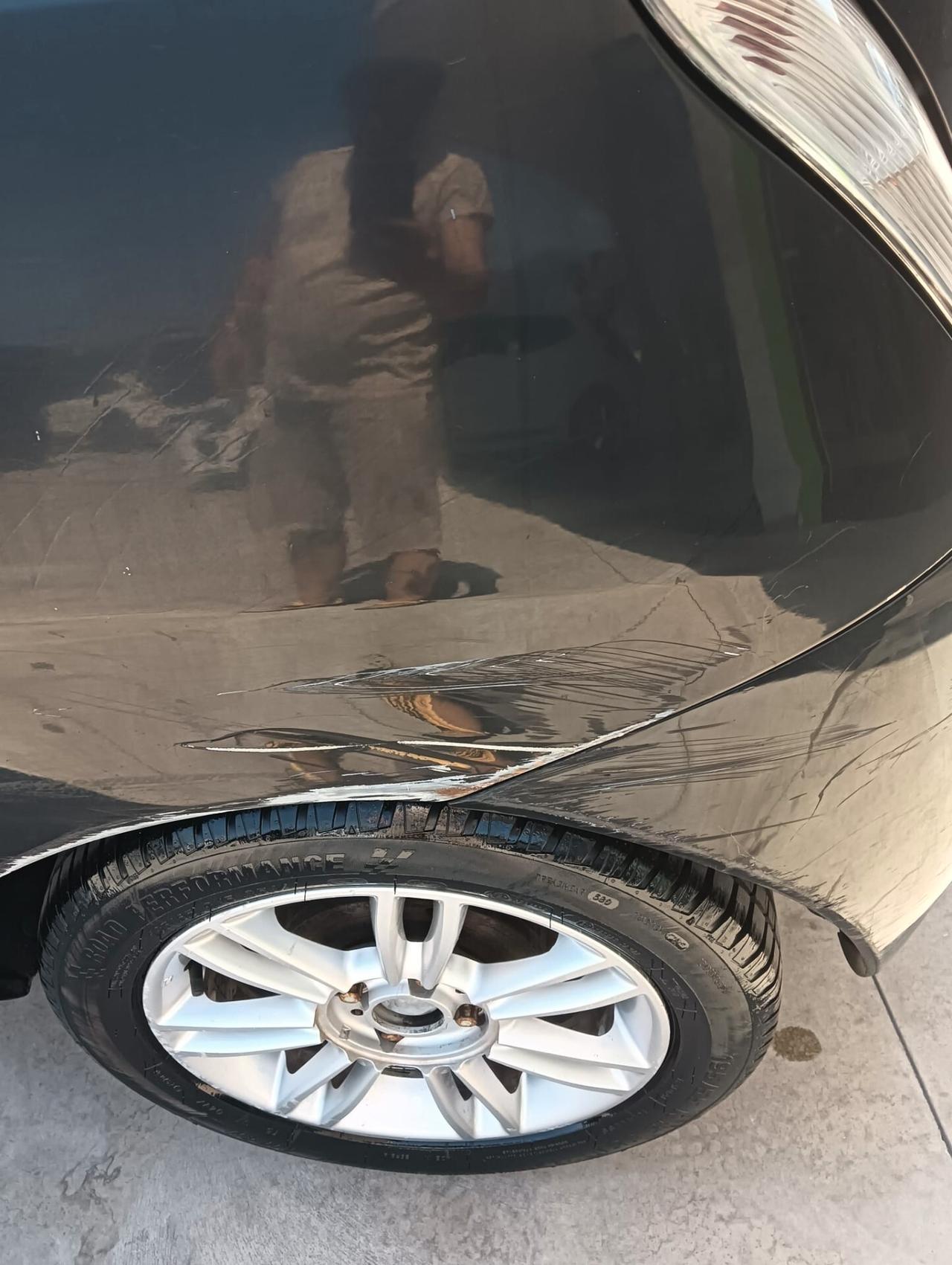 Lancia Ypsilon 1.3 MJT 75 CV Platino