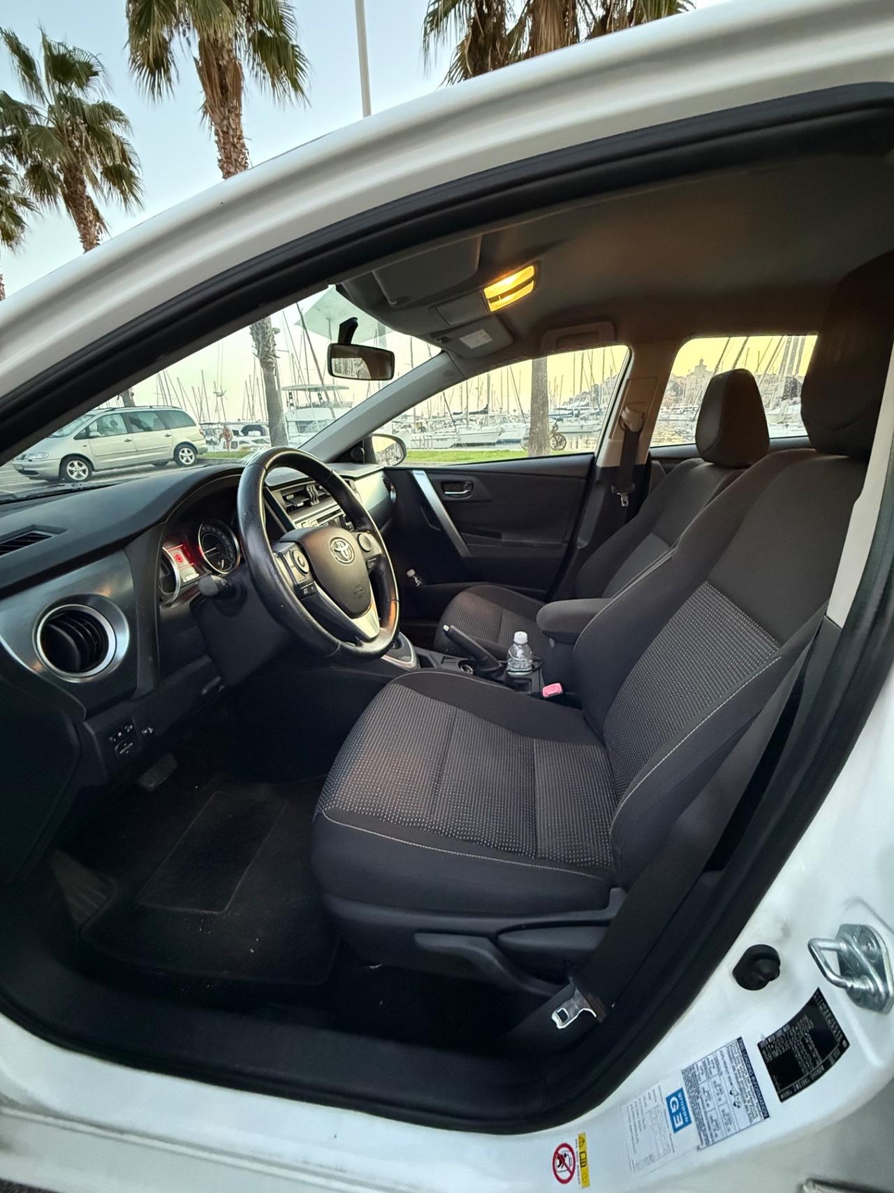 Toyota Auris Touring Sports 2.0 D-4D Lounge