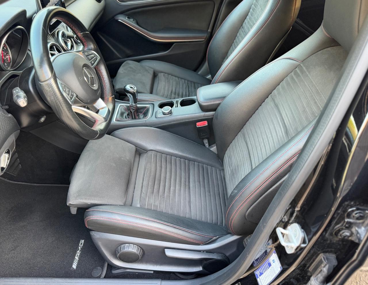 Mercedes-benz A 180 AMG dentro e fuori