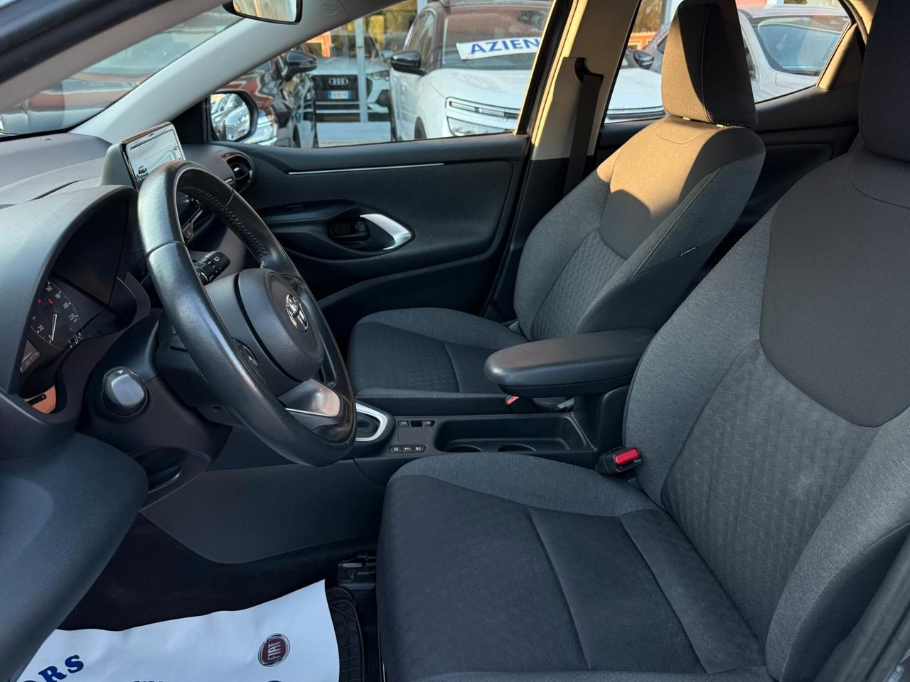 Toyota Yaris 1.5 Hybrid 92CV Business - 2022
