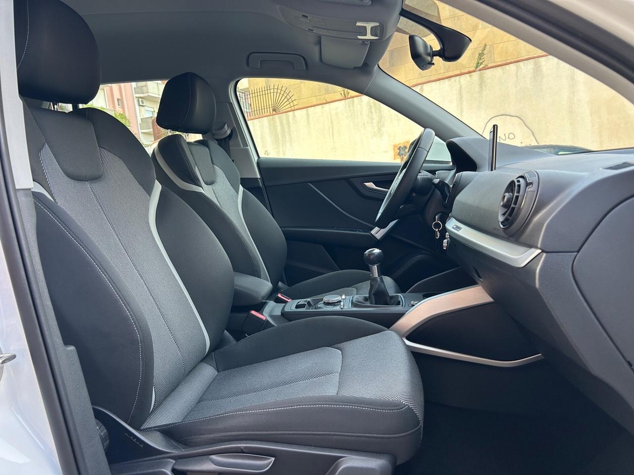 Audi Q2 1.6 TDI Sport strafull !!!!!