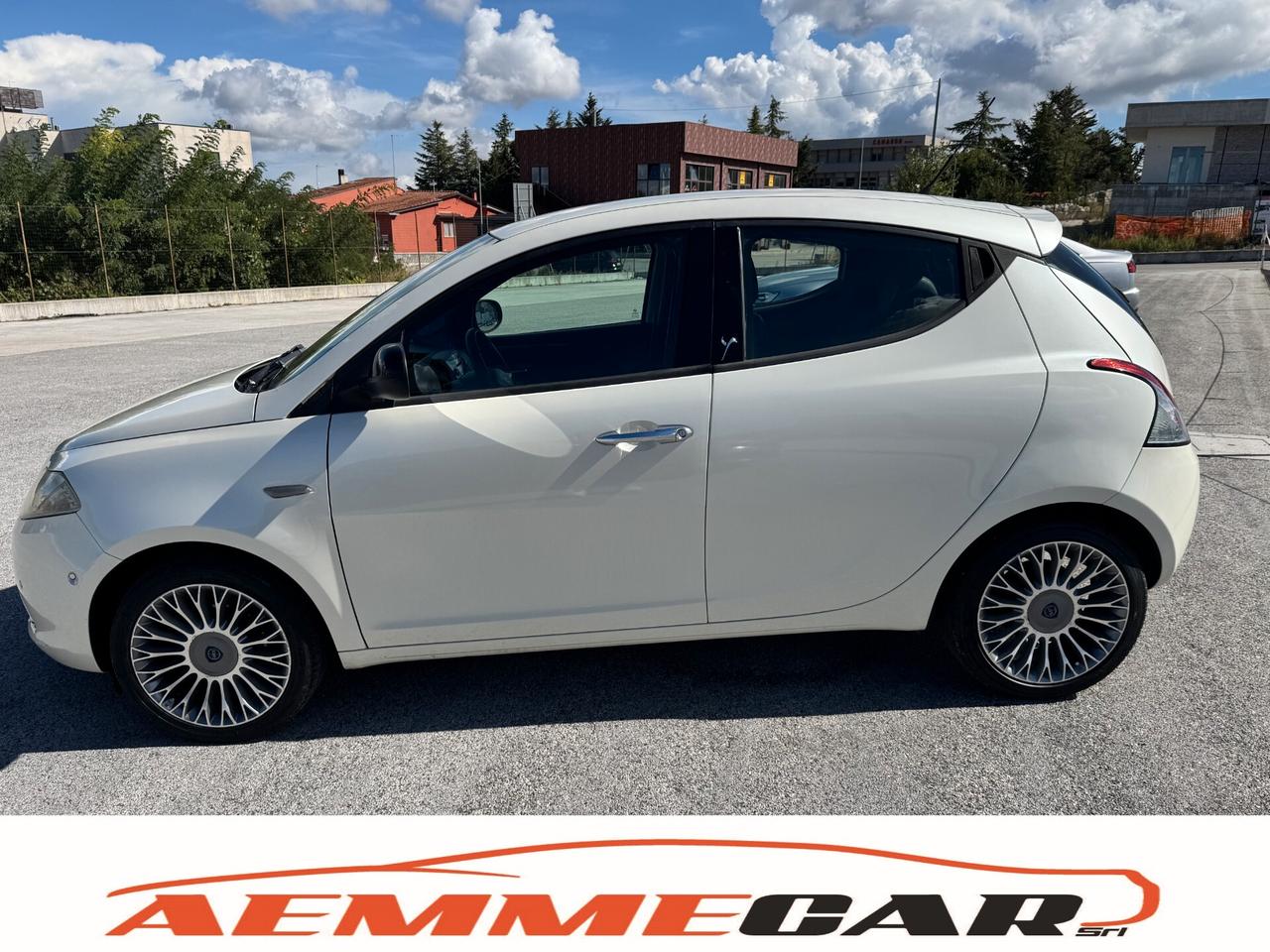 Lancia Ypsilon 0.9 TwinAir 85 CV 5 porte S&S Platinum
