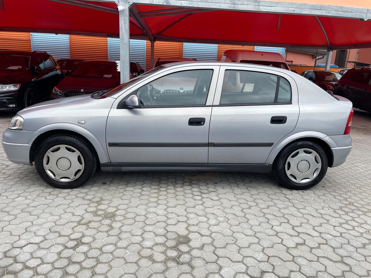 Opel Astra ADATTA A NEOPATENTATI 1.6i 16V cat 5 porte Club