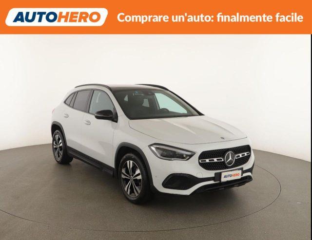 MERCEDES-BENZ GLA 200 Automatic 4Matic Premium