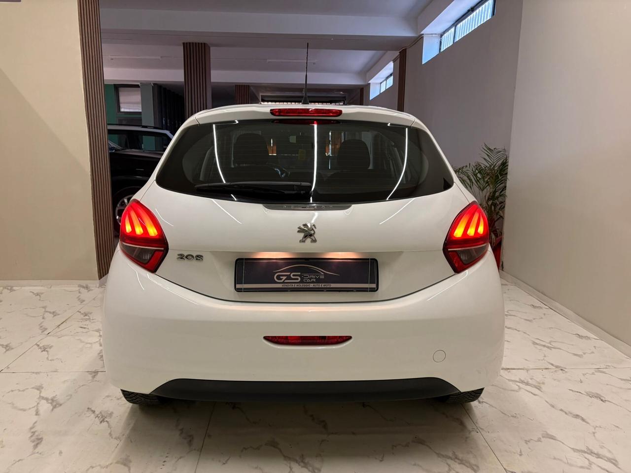 Peugeot 208 1200cc 82cv allestimento Active