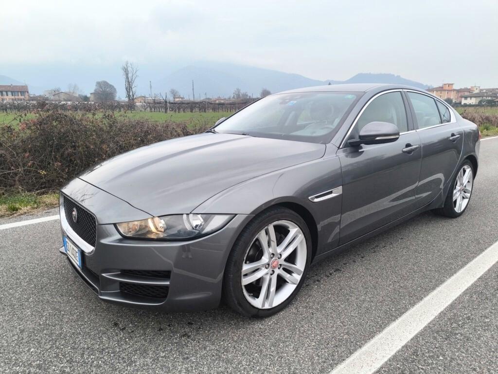 JAGUAR XE 2,0 180CV- AUTOMATICA-EURO 6- MOTORE NUOVO