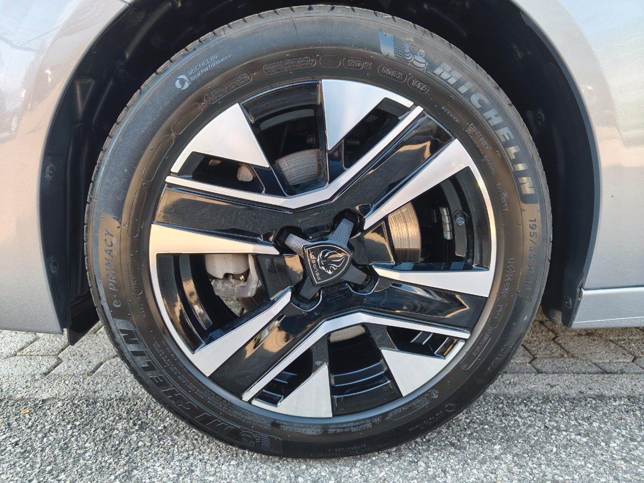 Peugeot 208 1.2 Allure s&s 100cv OK NEOPATENTATI