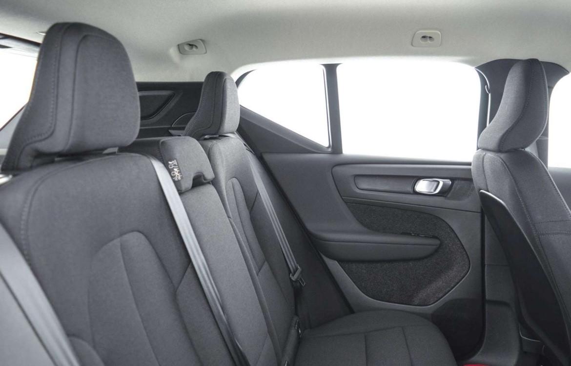 Volvo XC40 B3 automatico MILD HYBRID ELETTRICA NOLEGGIO 12 MESI