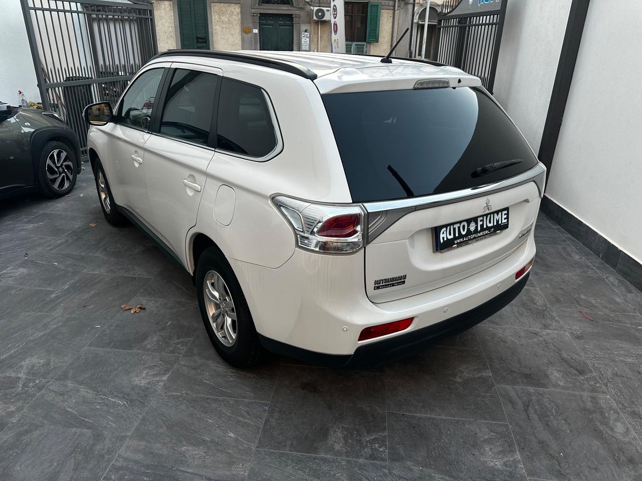 Mitsubishi Outlander 2.2 DI-D 4WD Intense