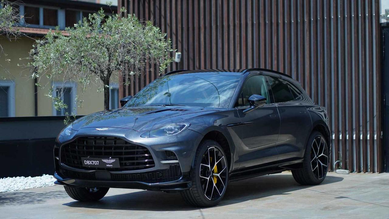 ASTON MARTIN DBX707 4.0
