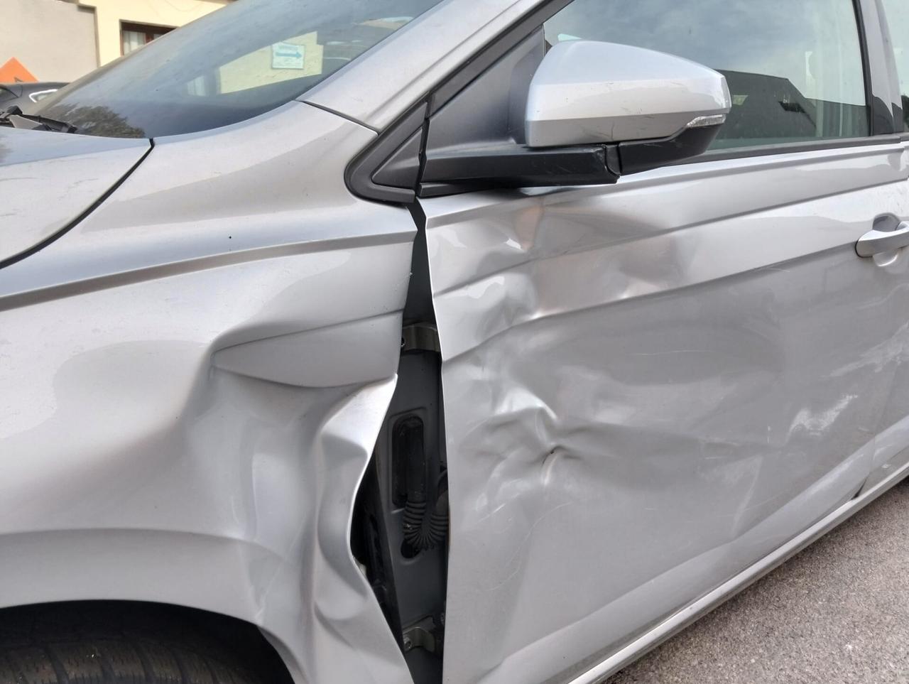 VW Polo 1.6 TDI 80cv 2018 SINISTRATA