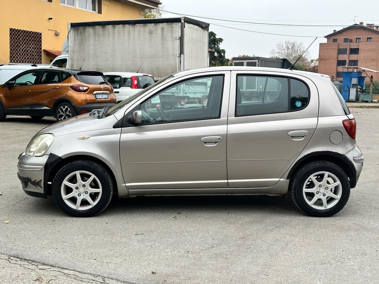 Toyota Yaris 1.0i 16V cat 5 porte Sol