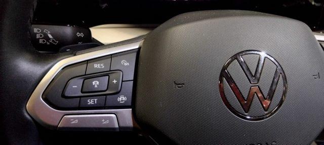 VOLKSWAGEN Golf 1.0 eTSI EVO DSG Life 17" MHEV