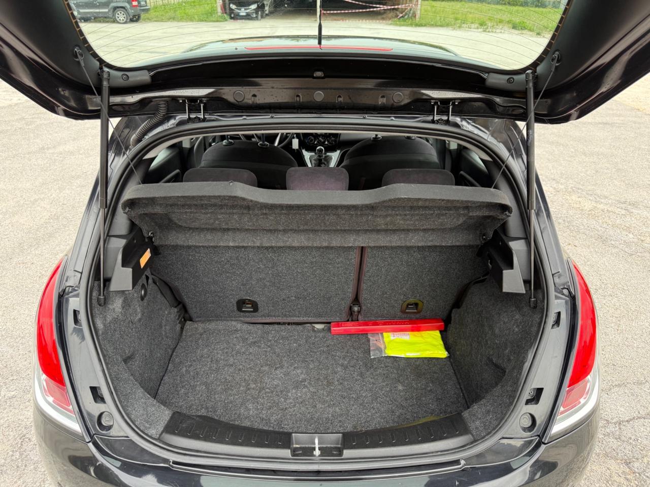 Lancia Ypsilon 1.2 benzina 5porte NEOPATENTATI